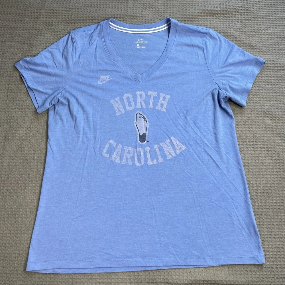 UNC Carolina Tar Heels Tee Shirt XL Womens The Nike Tee Blue V-neck Short Sleeve